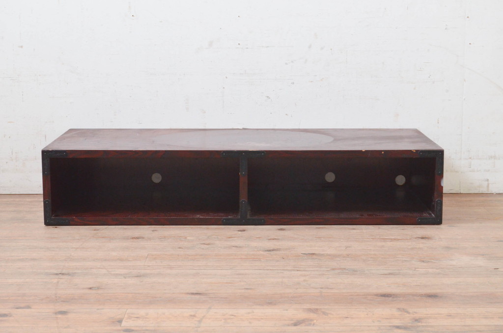 中古　欅産業　仙台箪笥　木目が美しく黒々とした金具が映えるローボード(テレビ台、テレビボード、収納棚)(R-072673)