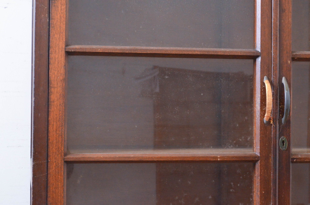 和製アンティーク　両開き戸　レトロな雰囲気溢れるシンプルな収納棚(ガラスケース、キャビネット、食器棚、飾り棚、戸棚、本棚、本箱)(R-072563)