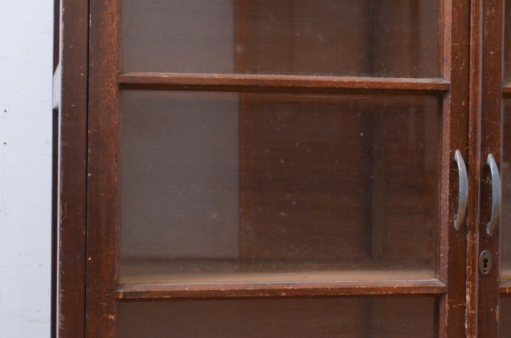 和製アンティーク　両開き戸　レトロな雰囲気溢れるシンプルな収納棚(ガラスケース、キャビネット、食器棚、飾り棚、戸棚、本棚、本箱)(R-072563)