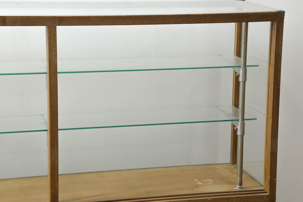 和製アンティーク　人気の薄型サイズ　レトロなデザインがおしゃれなガラスケース(Gケース、カウンターショーケース、ディスプレイケース、コレクションケース、キャビネット、飾り棚、陳列棚、店舗什器)(R-074553)