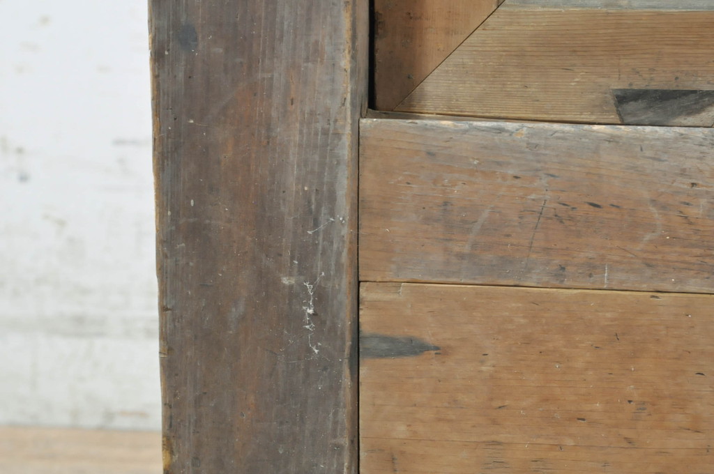 和製アンティーク　前面檜(ヒノキ)材　古い木味が魅力の四尺水屋箪笥サイドボード(サイドキャビネット、茶棚、茶箪笥、収納棚、食器棚、戸棚、店舗什器)(R-072884)