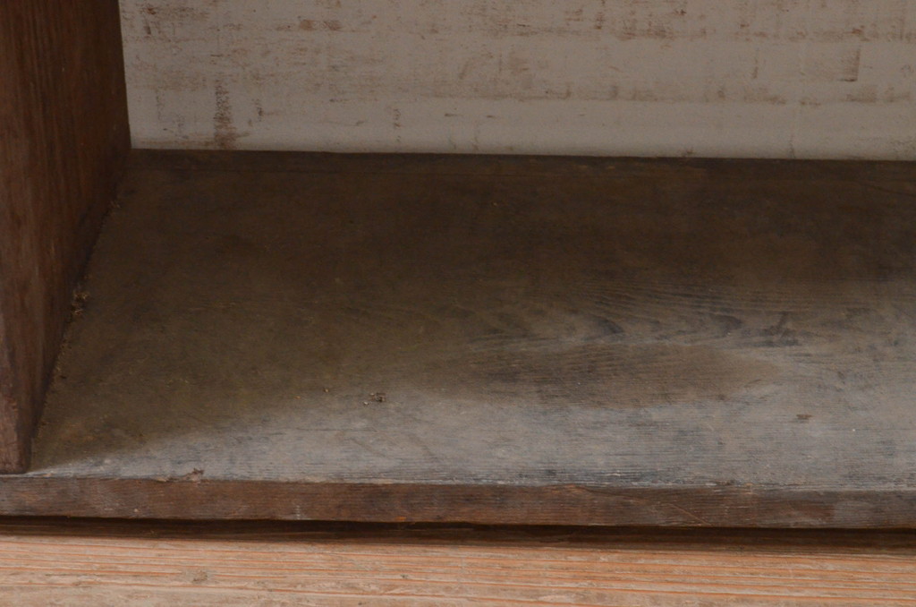 和製アンティーク　懐かしい雰囲気を醸し出す古い栗(クリ)材のオープンラック(飾り棚、本棚、ディスプレイラック、ブックシェルフ)(R-072662)