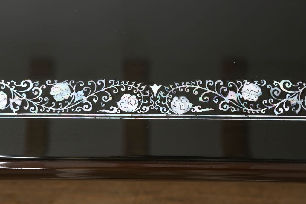 中古　韓国民芸家具　華やかな螺鈿(ラデン)細工が目を惹く座卓(ローテーブル)(R-060892)