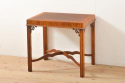 中古　MAITLAND-SMITH(メートランドスミス)　ユニークなデザインが魅力!ディスプレイとしてもおすすめのサイドテーブル(ナイトテーブル、花台、飾り台)(R-065960)