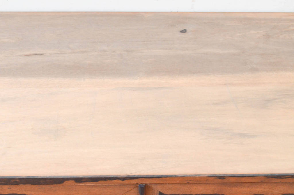 和製アンティーク　前面黒柿材　無垢材　渋い色味と独特な杢目が目を惹く衣装箪笥ローボード(収納箪笥、引き出し、ローチェスト、戸棚、収納棚)(R-072655)