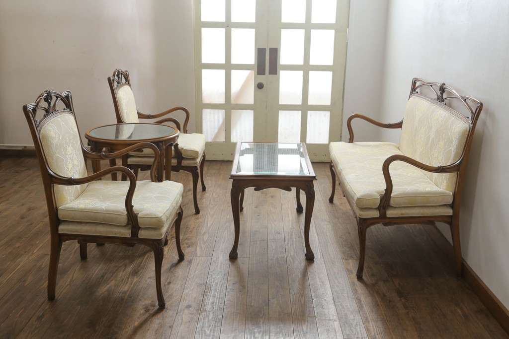 中古　美品　イタリア高級家具　メデア(Medea)　品のある佇まいが美しいガラストップセンターテーブル(ローテーブル、コーヒーテーブル、リビングテーブル)(R-074661)