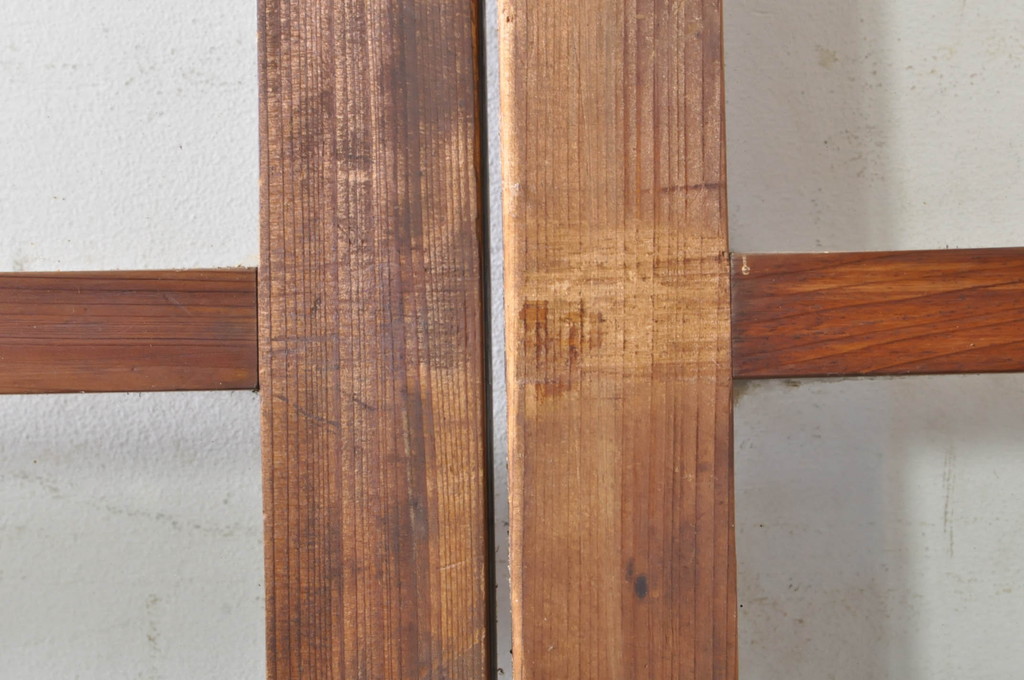 アンティーク建具　古い木味が魅力的なマス目(升目)のガラス戸2枚セット(格子戸、引き戸)(R-072932)
