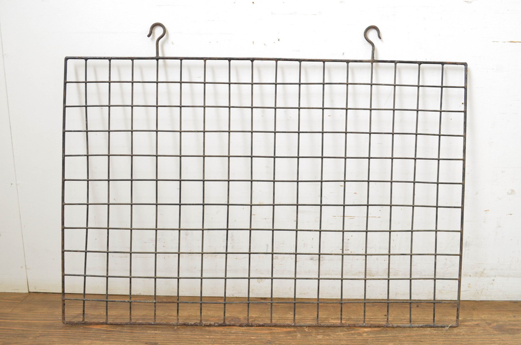 和製アンティーク　古い雑貨屋さんで使われていた壁掛けアイアンフェンス3枚セット(ディスプレイラック、ウォールフェンス、ウォールハンガー、店舗什器)(R-064324)