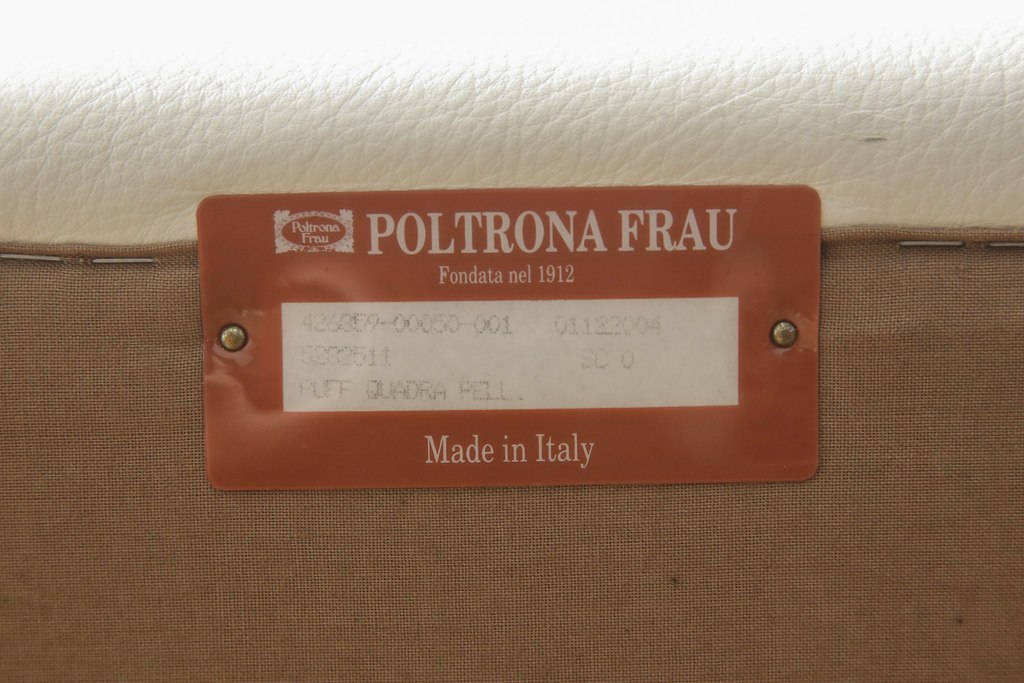 中古　美品　Poltrona Frau(ポルトローナフラウ) QUADRA(クアドラ) クッション付き　ホワイトレザーがおしゃれ!スタイリッシュな空間を演出するオットマン+3人掛けソファセット(3P、4人掛け、4P、本革)(定価約350万円以上)(R-059543)