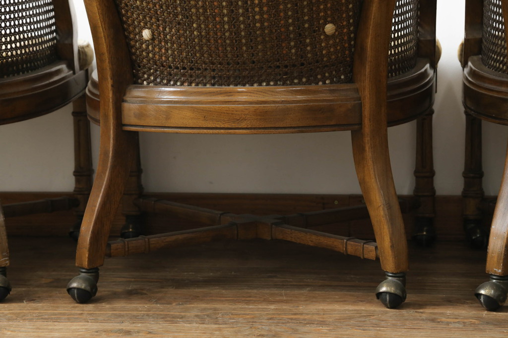 中古　DREXEL HERITAGE(ドレクセルヘリテイジ)　Grand Villa(グランドヴィラ)　くつろぎの時間を演出するキャスター付きアームチェア4脚セット(椅子、イス、ダイニングチェア)(R-074862)