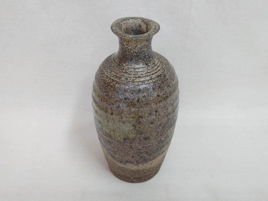陶芸家　加守田章二作　灰釉　堂々とした佇まいが魅力的な花瓶(花入、花器、花生、共箱付き)(R-074811)