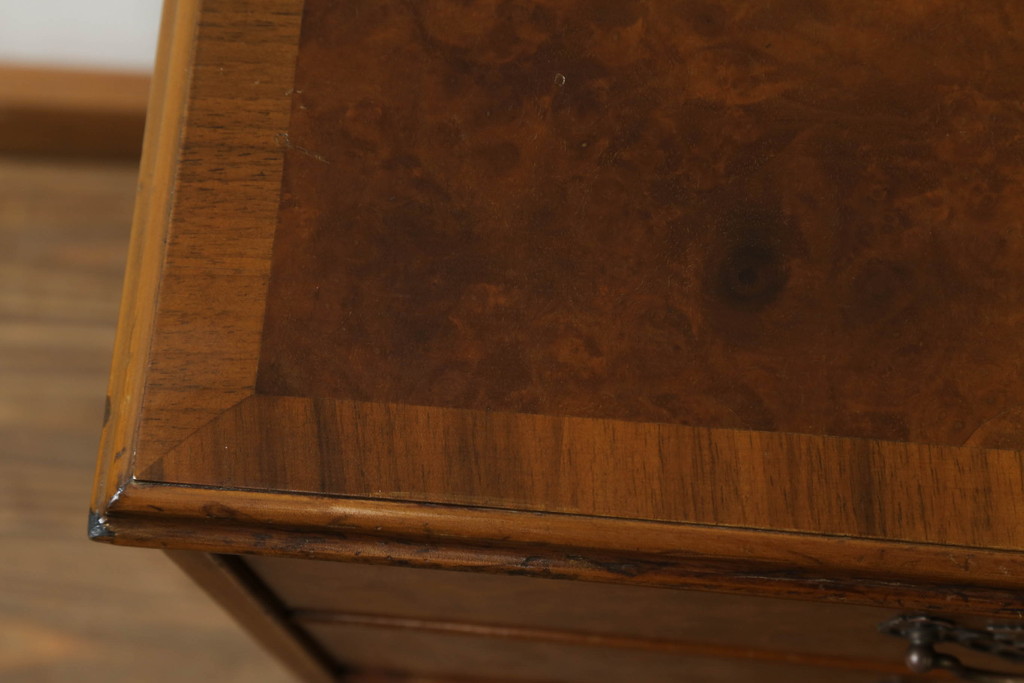 イギリスビンテージ　猫脚　ウォールナット材　エレガントな佇まいのサイドチェスト(サイドテーブル、サイドボード、引き出し、ヴィンテージ)(R-064174)