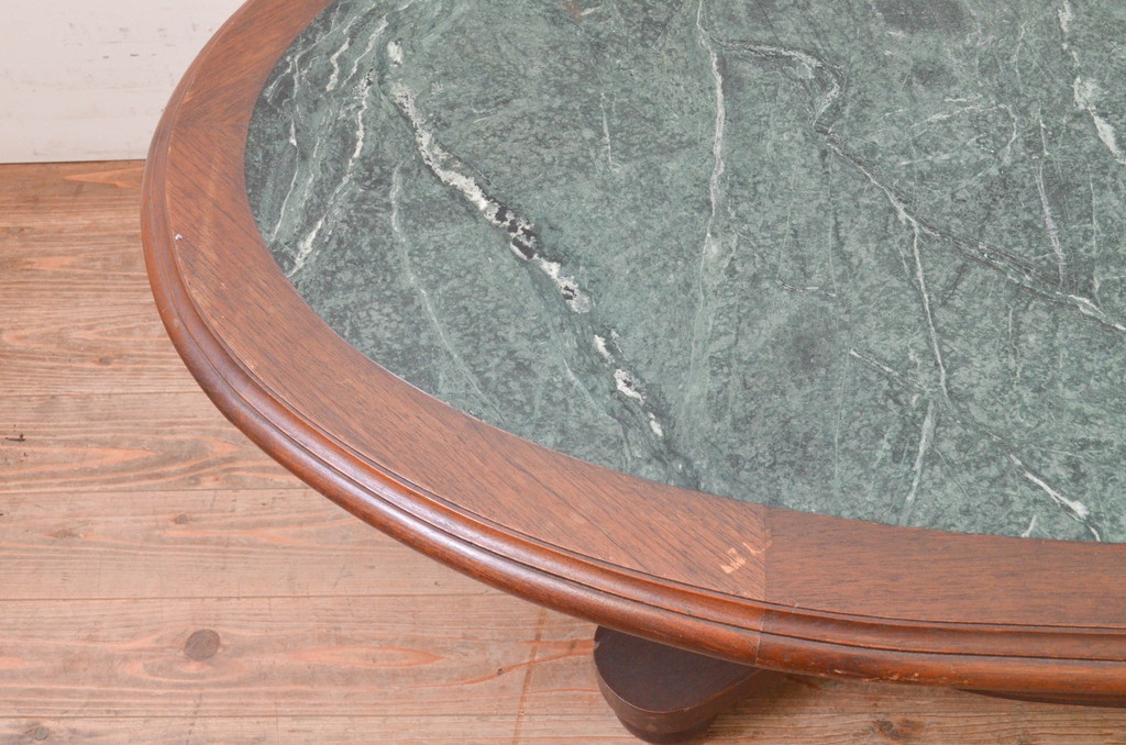 イギリスビンテージ　天板大理石が目を引くクラシカルなお部屋に取り入れたいオーバルセンターテーブル(リビングテーブル、楕円、ローテーブル、英国、ヴィンテージ)(R-072632)
