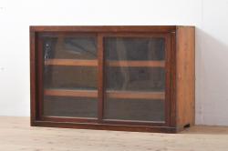 ヴィンテージ家具　北欧ビンテージ　ミッドセンチュリーな雰囲気漂うシンプルなガラス戸棚(キャビネット、本箱、収納棚)