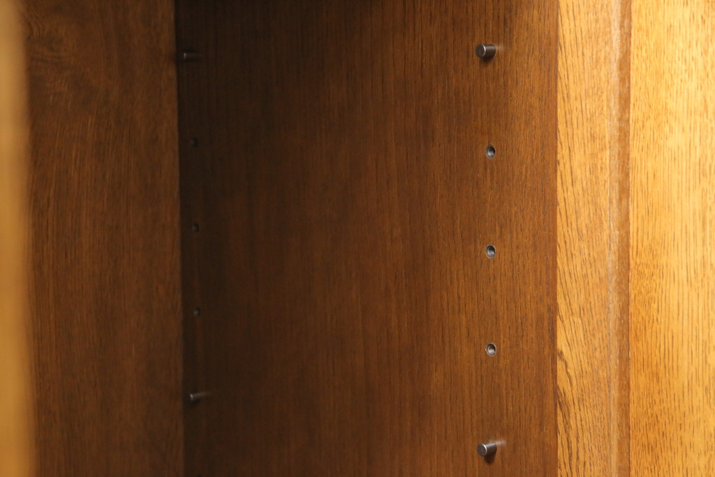 中古　美品　北海道旭川 近藤工芸　Solid Furniture OAK (ソリッドファニチャー オーク)　オーク材　品のあるデザインが魅力的なサイドボード(キャビネット、戸棚、収納棚、ローボード)(R-054870)