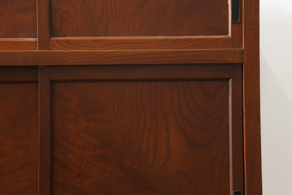 和製アンティーク　前面欅(ケヤキ)材　漆塗りが上品な雰囲気を醸し出す収納棚(戸棚、キャビネット、サイドボード、サイドキャビネット)(R-075016)