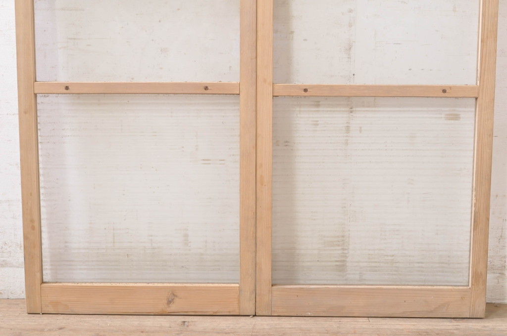 アンティーク建具　素朴な木味が魅力的なガラス窓2枚セット(引き戸、ガラス戸)(R-073578)