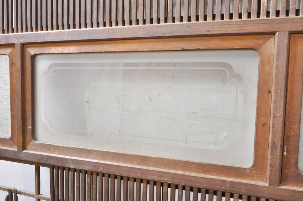 アンティーク建具　珍しい造りのガラス帯が目を惹く風情のある裏障子付き格子戸3枚セット(引き戸、障子戸、ガラス帯戸)(R-073505)