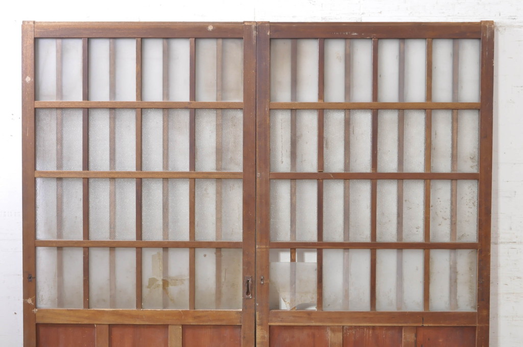 ビンテージ建具　和モダンな雰囲気を醸し出す格子入りガラス戸2枚セット(玄関戸、引き戸、格子戸、ヴィンテージ)(R-073507)