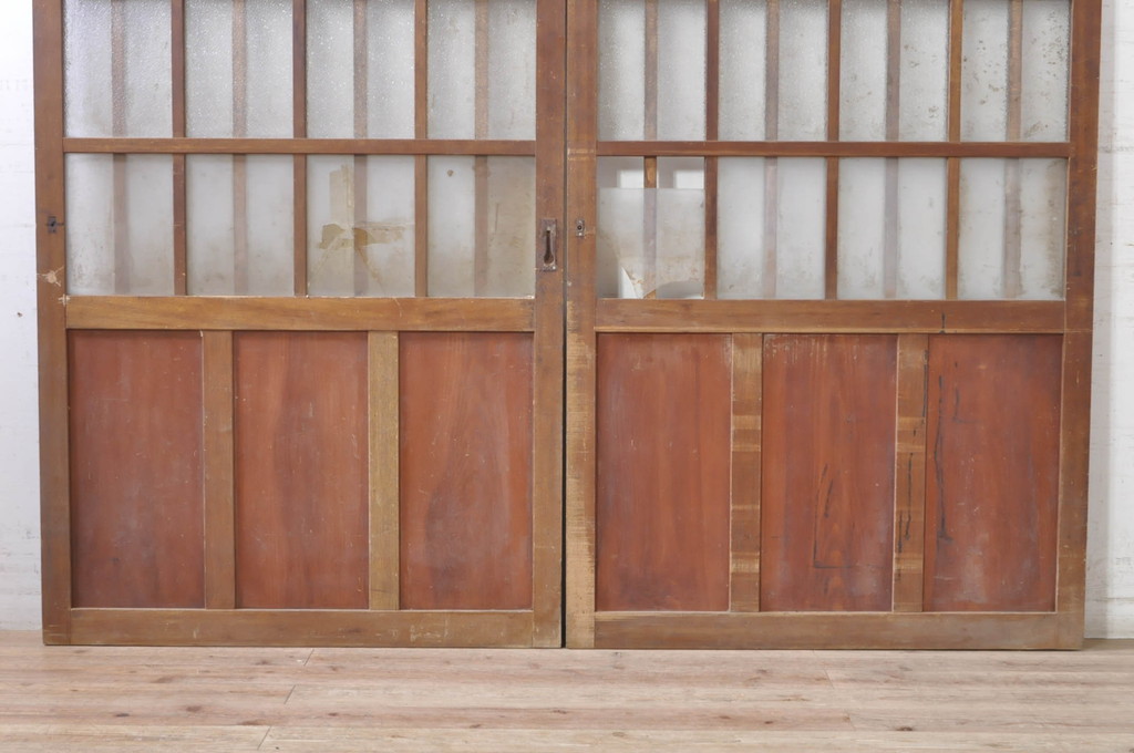 ビンテージ建具　和モダンな雰囲気を醸し出す格子入りガラス戸2枚セット(玄関戸、引き戸、格子戸、ヴィンテージ)(R-073507)