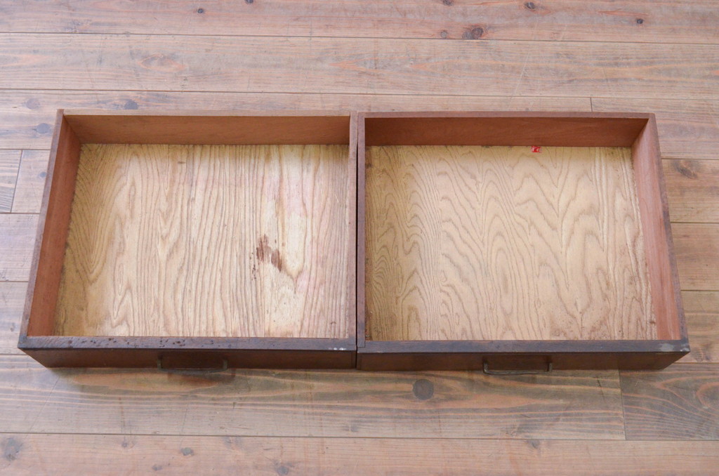 和製アンティーク　レトロな雰囲気作りにピッタリなナラ材の大振りな本箱(ブックケース、書棚、収納棚、戸棚、キャビネット、飾り棚)(R-073701)