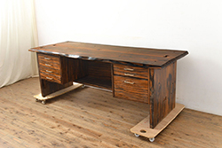 古材使用　ジャンクな雰囲気の佇まいが格好いいリメイク鉄脚テーブル(サイドテーブル、カフェテーブル)