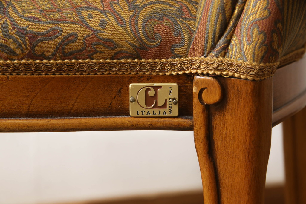 中古　美品　高級ブランド家具　CLイタリア(CLItalia)社　気品あふれる優雅なデザインが魅力のダイニングチェア(サロンチェア、ハイバックチェア、椅子、イス)(定価約55万円)(R-066587)