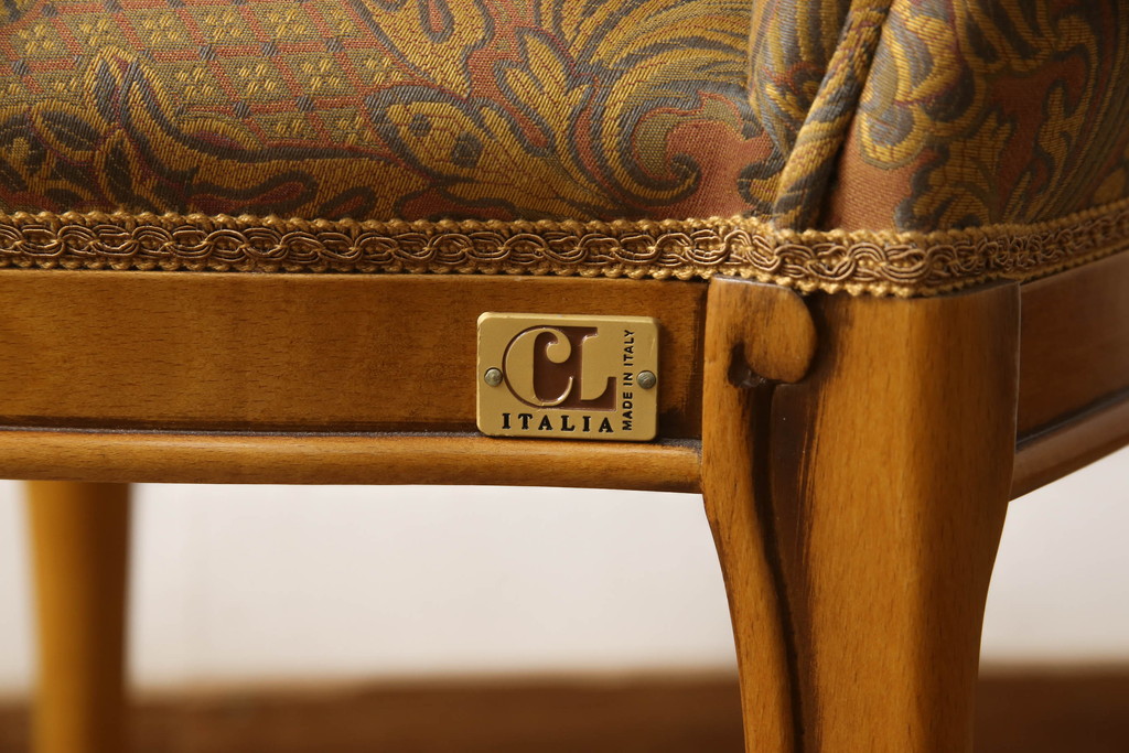 中古　美品　高級ブランド家具　CLイタリア(CLItalia)社　気品あふれる優雅なデザインが魅力のダイニングチェア(サロンチェア、ハイバックチェア、椅子、イス)(定価約55万円)(R-066588)