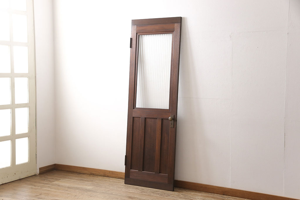 セミオーダー家具実例】木製ドアの高さと幅をリサイズ!ドアパーツやガラスなど、できる限り既存のものを使用して、レトロなアンティークドアに仕上げました。( ガラス扉、建具) ラフジュ工房