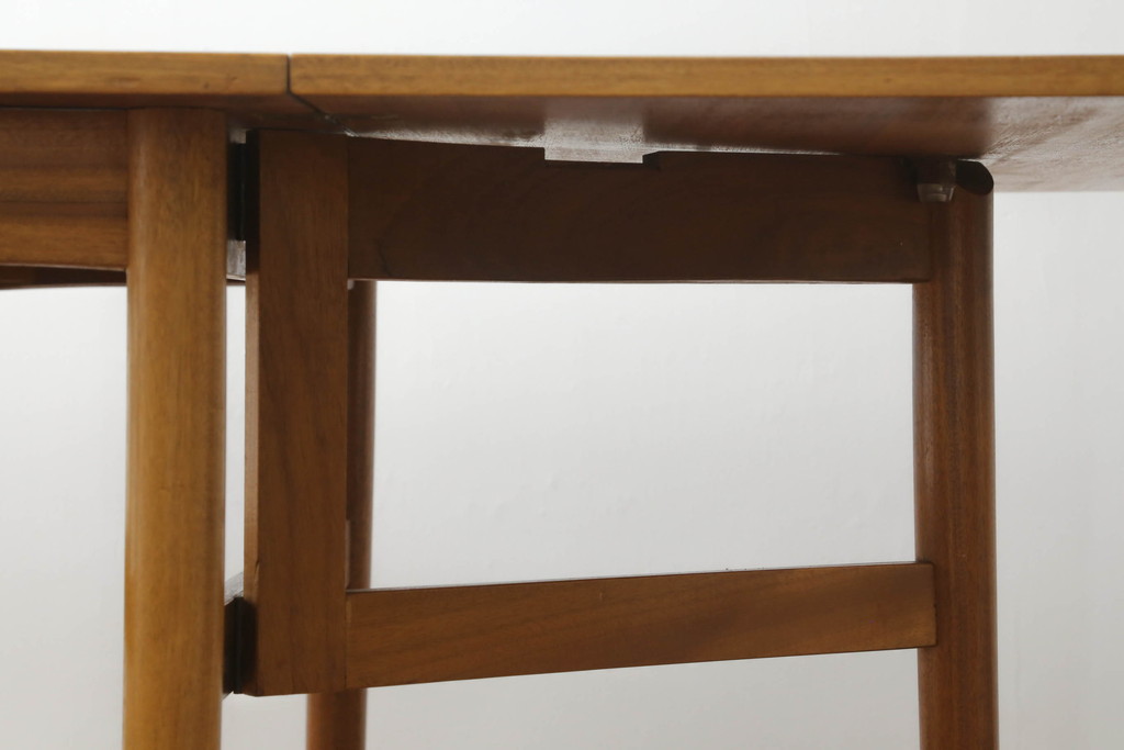 イギリスビンテージ　トーラ材とチーク材の杢目が目を惹くバタフライテーブル(ダイニングテーブル、食卓、エクステンションテーブル、作業台、2人掛け、4人掛け、6人掛け、ヴィンテージ)(R-065140)