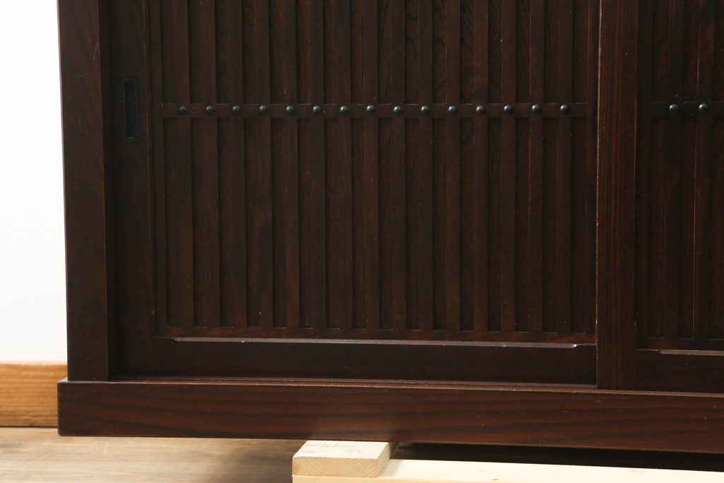 中古　美品　上質な和の空間を演出する水屋箪笥サイドボード(サイドキャビネット、収納棚、戸棚、食器棚、茶箪笥)(R-075019)