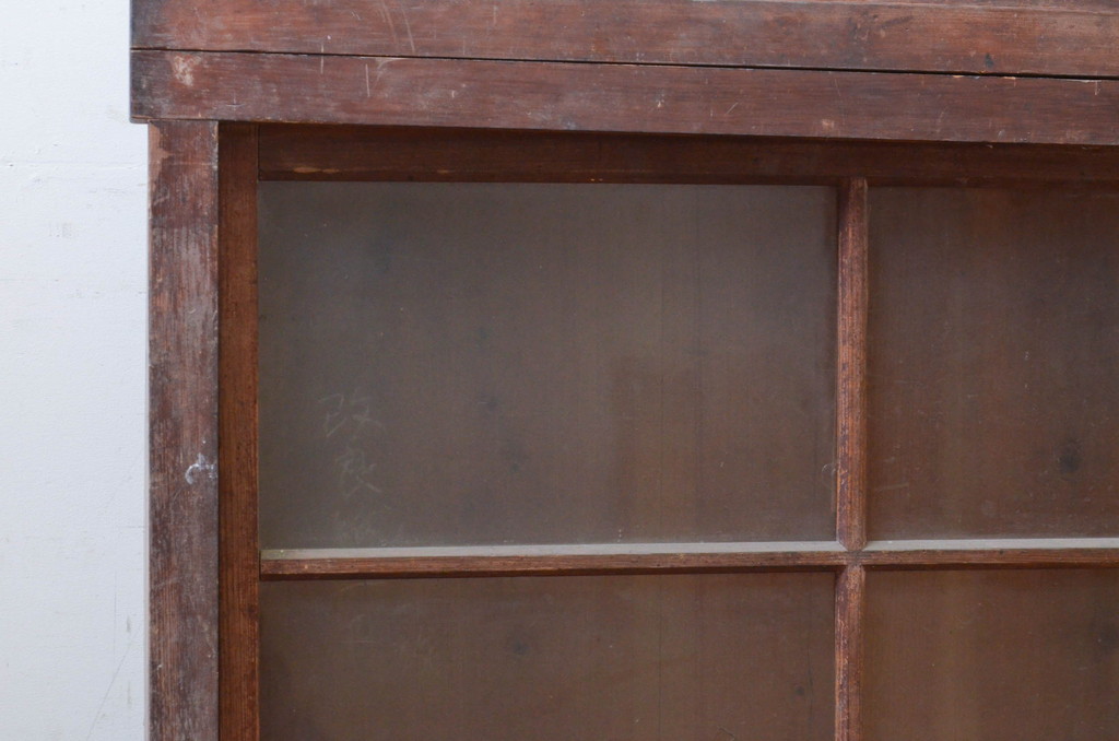 和製アンティーク　古い木味が素敵な昔懐かしい雰囲気の二段重ね収納棚(キャビネット、食器棚、飾り棚、戸棚、ガラスケース)(R-073672)