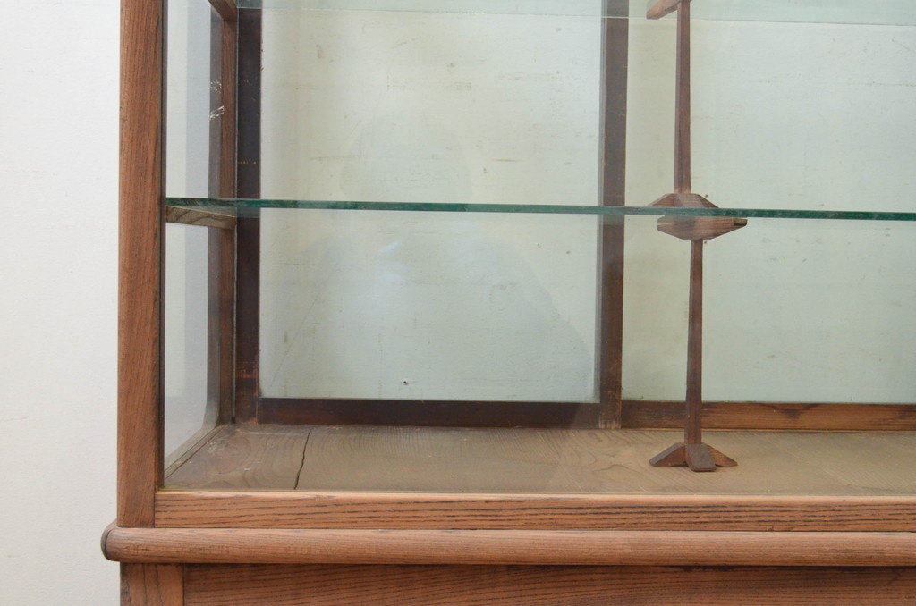 和製アンティーク　最上手物!!　総欅(ケヤキ)材　木製のガラス支柱が珍しい重厚感あるカウンターショーケース(ガラスケース、飾り棚、収納棚、陳列棚、店舗什器)(R-073663)