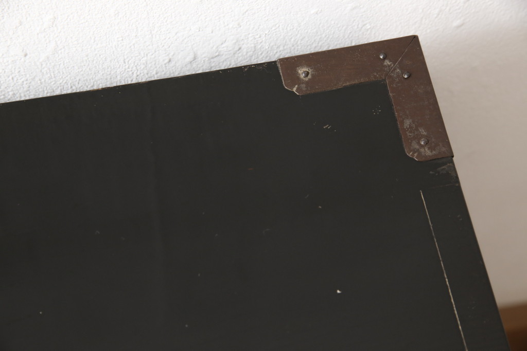 和製アンティーク　黒漆　重厚感ある佇まいが目を引く庄内箪笥ローボード(テレビ台、ローチェスト、引き出し、和たんす)(R-055851)
