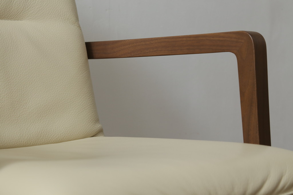 中古　美品　北海道旭川家具　CONDE HOUSE(カンディハウス)　シンプルなデザインがインテリアに取り入れやすいアームチェア2脚セット(ダイニングチェア、椅子、イス)(定価1脚で約18万円)(R-074961)