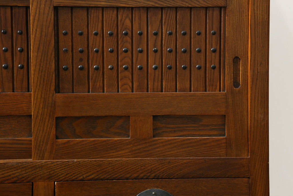 和製ビンテージ　美品!!　楡(ニレ)材　希少な両面使い　美しい木目と品のある佇まいが魅力の水屋箪笥(収納棚、戸棚、食器棚、ビンテージ)(R-075074)