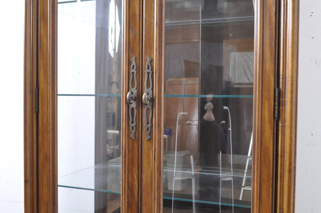 中古　DREXEL HERITAGE(ドレクセルヘリテイジ)　Grand Villa(グランドヴィラ)　高級感ある佇まいが目を引くキャビネット(キュリオケース、ガラスケース、ショーケース、飾り棚、陳列棚)(R-066076)