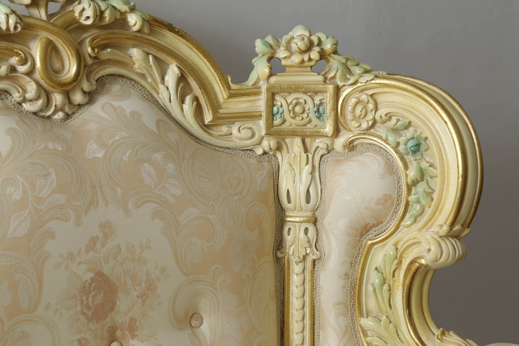 中古　美品　イタリア高級家具　SILIK(シリック)　ロココ調　優雅で上品な空間づくりにぴったりな3人掛けソファ(三人掛けソファ、3P、アームソファ)(R-075094)