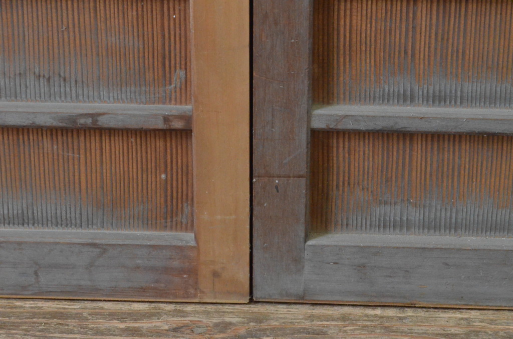 アンティーク建具　味のある木の風合いが魅力的な舞良戸窓2枚セット(まいらど、板戸、引き戸)(R-065323)