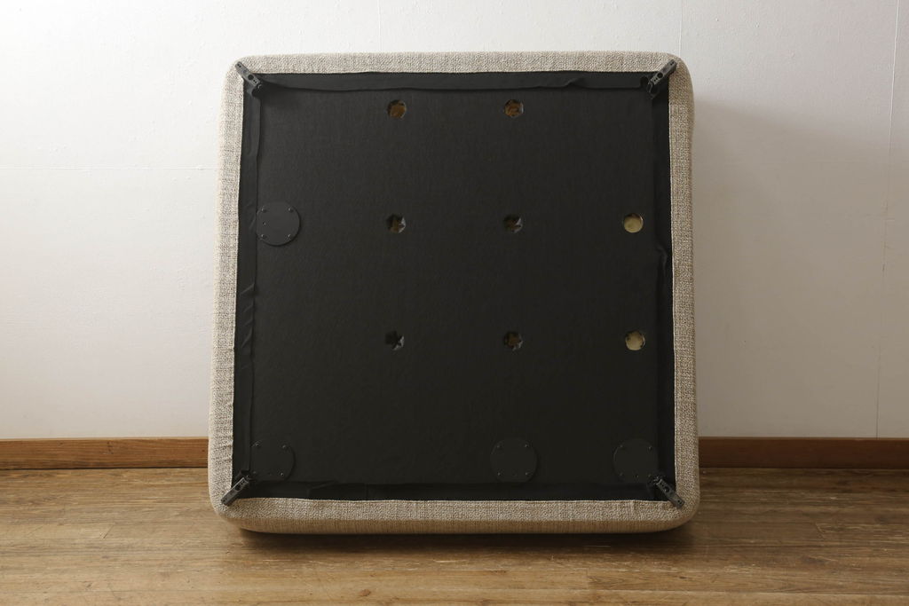 中古　超美品　FRITZ HANSEN(フリッツハンセン)　シンプルモダンなデザインが魅力的なアルファベットソファ(定価約83万円)(2人掛けソファ、2P)(R-057477)