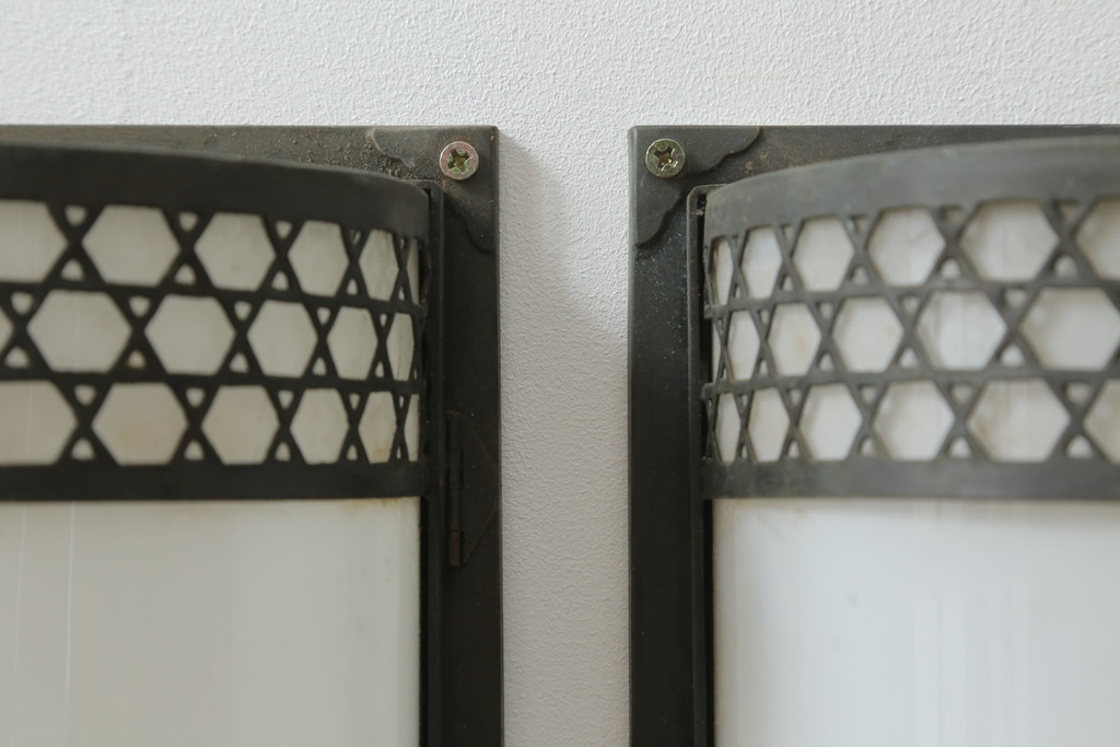 アンティーク雑貨　和製アンティーク　真鍮製　和の趣あふれる壁掛け照明シェード2点セット(照明カバー、ウォールランプ、ウォールカバー)(R-074901)