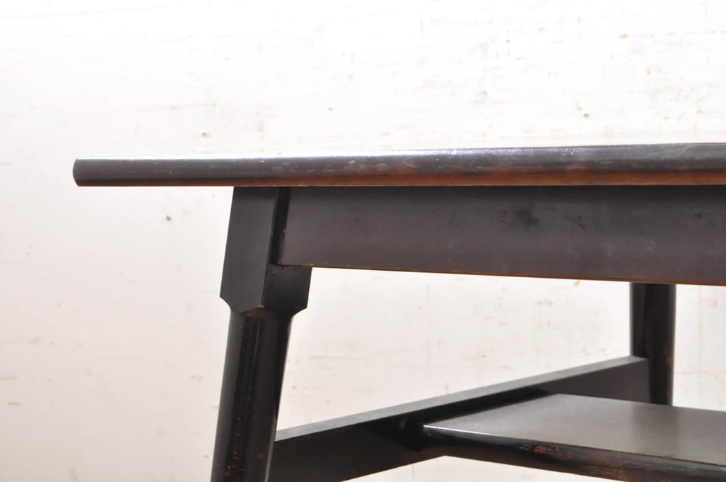 和製ビンテージ　松本民芸家具　塗り直しあり　洗練された佇まいが上品な棚付きダイニングテーブル(食卓、2人掛け、4人掛け、作業台、ヴィンテージ)(R-072855)