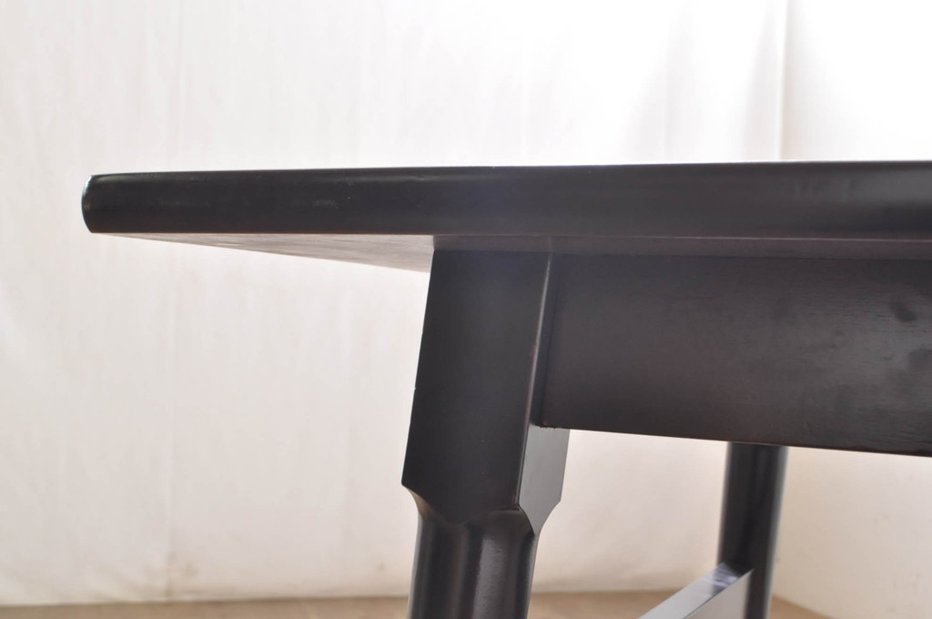 和製ビンテージ　松本民芸家具　塗り直しあり　クラシカルな雰囲気を醸し出す棚付きダイニングテーブル(食卓、2人掛け、4人掛け、作業台、ヴィンテージ)(R-072858)