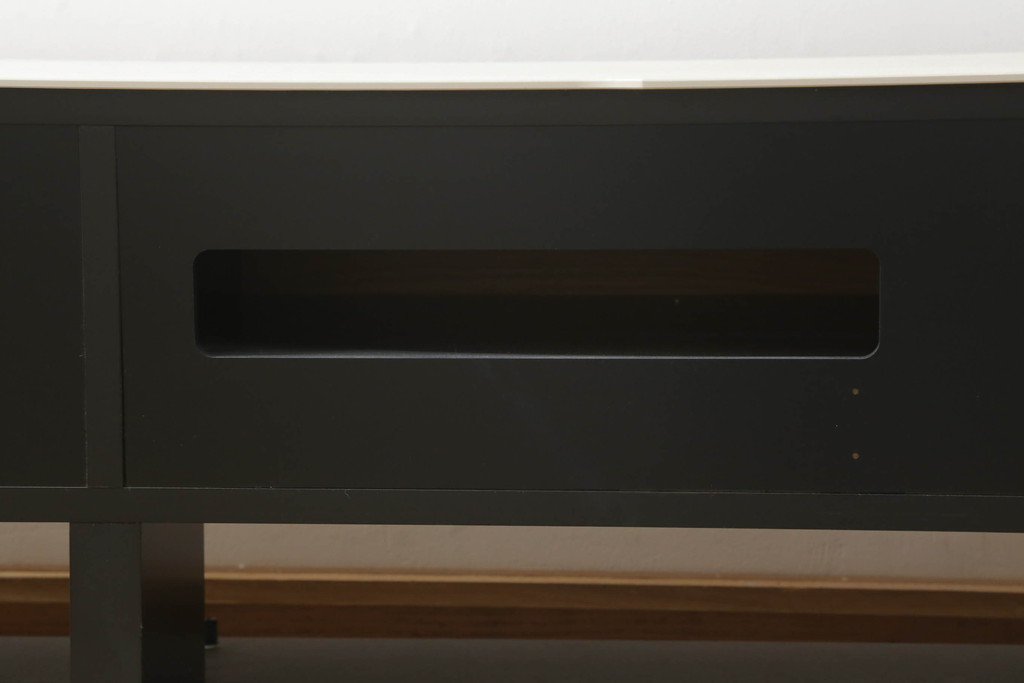中古　arflex(アルフレックス)　VISTA(ヴィスタ)　洗練されたデザインが目を惹くセラミック天板付きテレビボード(テレビ台、ローボード、リビングボード)(定価約72万円)(R-074959)