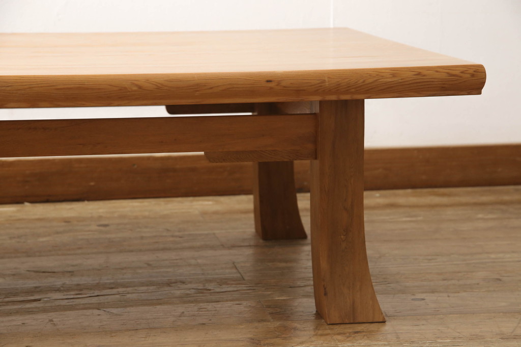 和製ビンテージ　屋久杉材　末広がりの脚が和の雰囲気を高める座卓(ローテーブル、センターテーブル、ヴィンテージ)(R-066272)