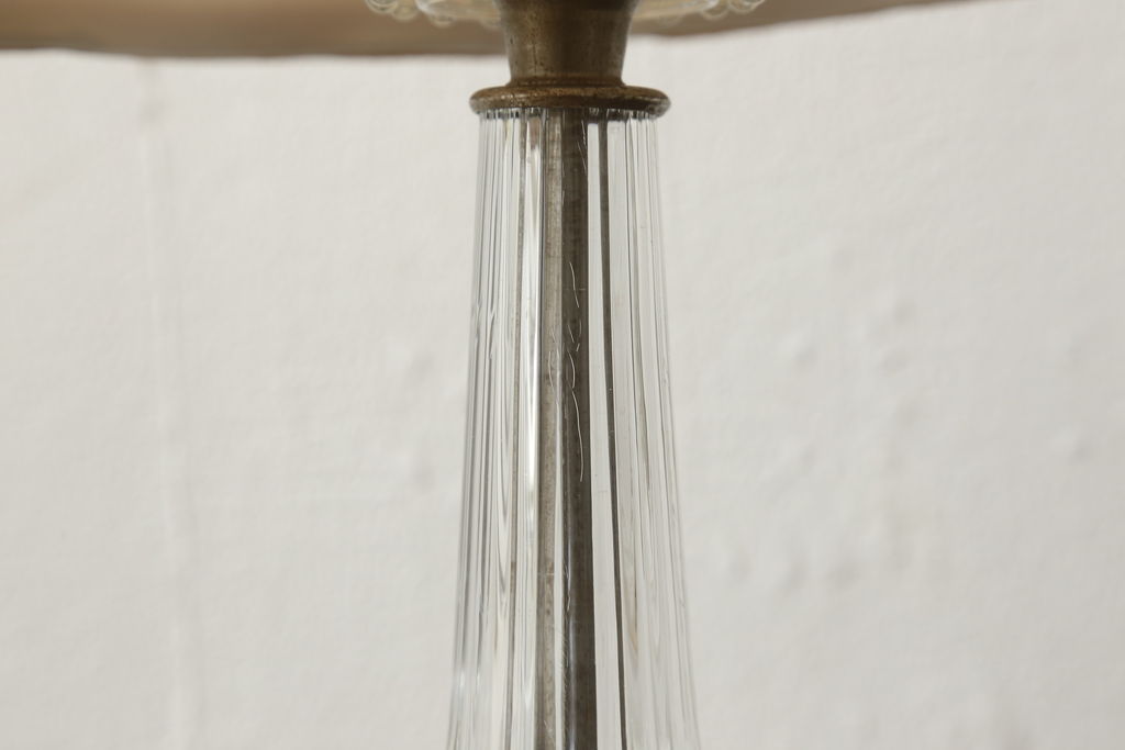 アメリカビンテージ　LEVITON(レビトン)社製　支柱のガラスフレームがエレガントな雰囲気を醸し出すテーブルスタンド(卓上照明、テーブルライト、ヴィンテージ)(R-060262)
