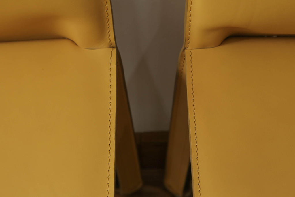 中古　美品　Cassina(カッシーナ)　412　CAB(キャブ)　MARIO BELLINI(マリオベリーニ)　シンプルモダンな空間づくりに活躍するアームレスチェア2脚セット(ダイニングチェア、椅子、イス)(定価2脚で約47万9千円)(R-074963)