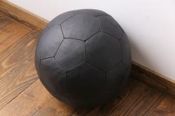 【買取】de Sede(デセデ)　サッカーボール型　本革製クッション・ブラックを買取りました。