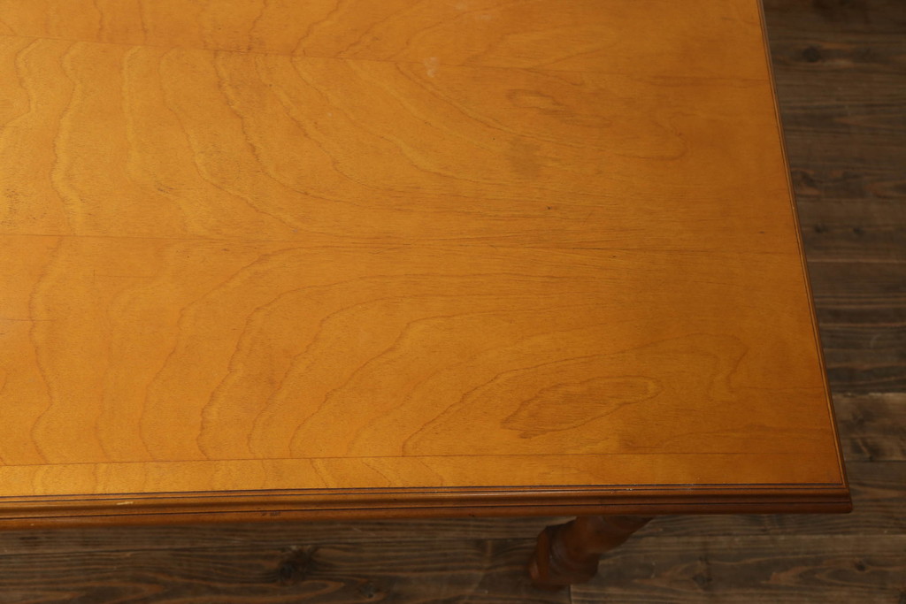 中古　美品　横浜クラシック家具　ダニエル(daniel)　ヨーロピアンな装飾が上品なダイニングテーブル(ミッシェルテーブル、4人掛け、6人掛け、食卓)(R-075392)