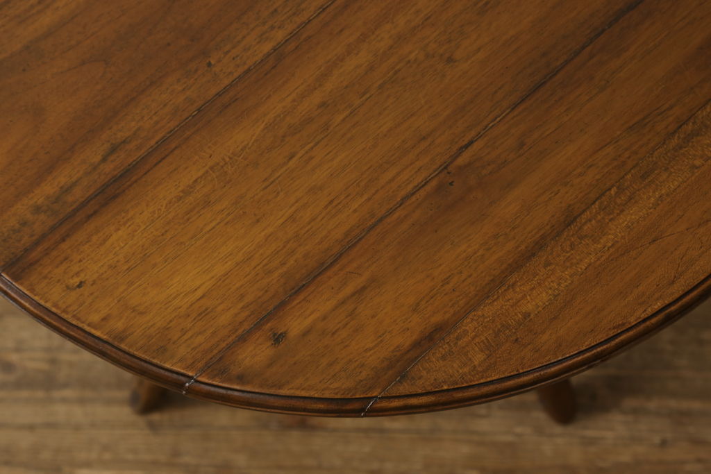 アジアビンテージ　チーク材　凝った脚のデザインがおしゃれな西洋風サイドテーブル(ヴィンテージ、センターテーブル、リビングテーブル、コーヒーテーブル、カフェテーブル、丸テーブル、ラウンドテーブル)(R-060843)
